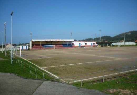 O concello recibirá en cesión o campo de fútbol de Carreira co compromiso de dotar ao terreo de xogo de céspede artificial